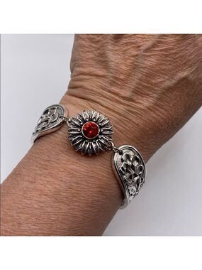 Sunflower Snap Jewelry Floral Bracelet with 18mm Snap w/ Red Stone! SEE VIDEO!